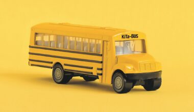 Ein gelber Bus, der das Erkennungsbild der Kita-Bus-Umfrage ist.